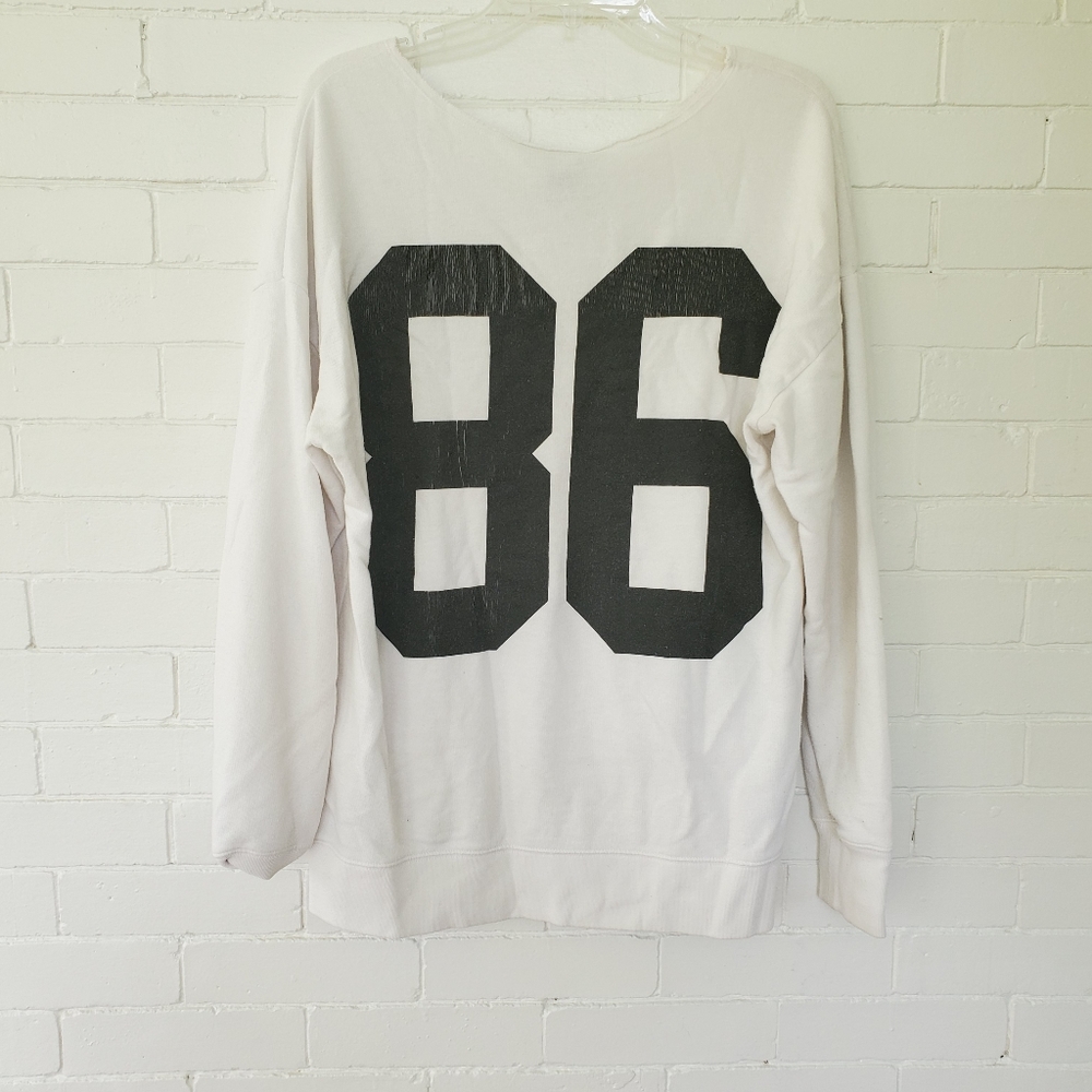 Love Pink white sweatshirt size small but fits big - Picture 2 of 3